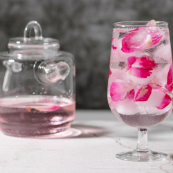 Какви са предимствата на розовата вода?