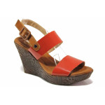 Български дамски сандали, актуален цвят, естествена кожа-лак, висока платформа / Ани 2394 червен