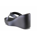 Анатомични дамски чехли, платформа, висококачествен PVC материал, преливащ ефект / Ipanema 83423 черен-сив