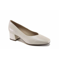 Дамски елегатни обувки от естествена кожа, среден ток, олекотени / Caprice 9-22315-42 бежов