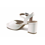 Дамски сандали на ток с велкро лепенка и скрит ластик, мека и комфортна стелка, висококачествена еко-кожа, модел за широко стъпало / Jana 8-28379-42H бял