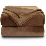 Пухкаво одеяло ХИТ 150/210 в кафяво и зимна олекотена завивка