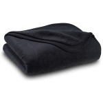 Поларено одеяло в черно + зимна олекотена завивка