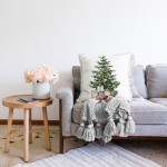 Коледна декоративна калъфка за възглавница - ЕЛХА С ПОДАРЪЦИ от StyleZone