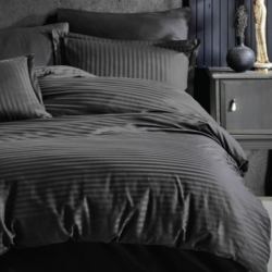Едноцветно спално бельо на райе от 100% сатениран памук - Siyah